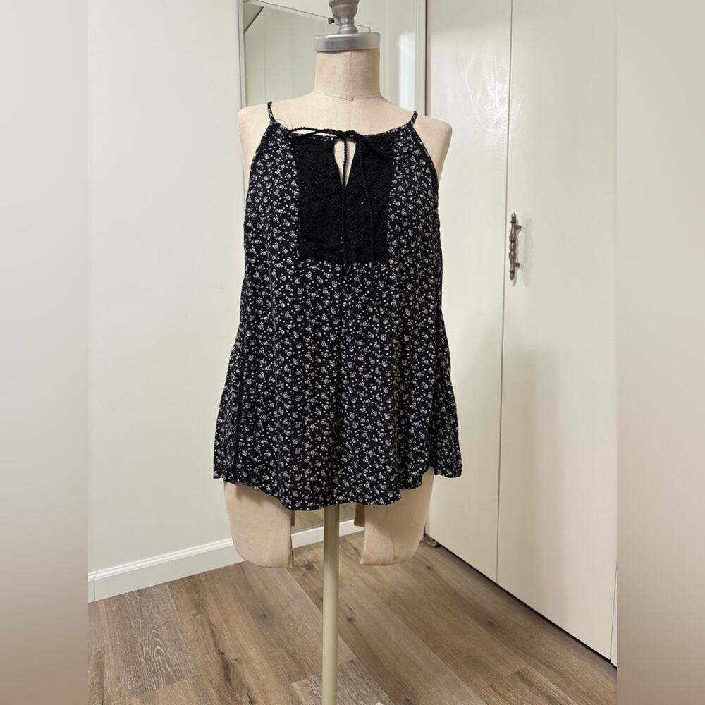 City Triangles Women's Black and White Tie Front Sleeveless Camisole Large
